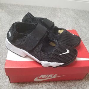 Nike New boys Rift sandals size 6 Y big boys